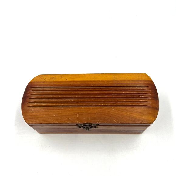 Vintage Hinge Lidded Wooden Carved Trinket Decorative Box With Latch 6 Inches - Picture 2 of 12